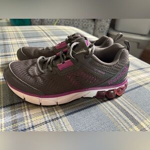 Reebok 10 Gray Purple JetRide Running Shoes Size 7